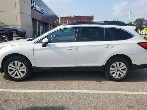 Used 2016 Subaru Outback 2.5i Premium AWD/4WD image 7