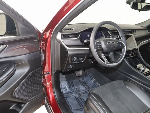 Used 2023 Jeep Grand Cherokee L Laredo image 47