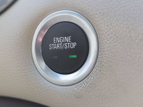 Used 2019 Chevrolet Malibu LT w/ Leather Package FWD image 16
