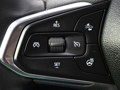 Used 2024 Chevrolet Trax ACTIV w/ Sunroof Package FWD image 33