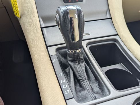 Used 2018 Ford Taurus SEL image 18