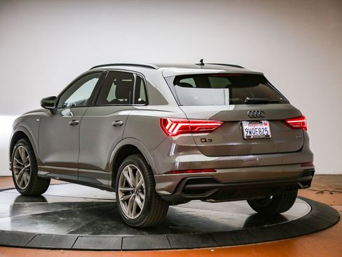 Certified 2025 Audi Q3 2.0T Premium w/ Convenience Package AWD/4WD image 2