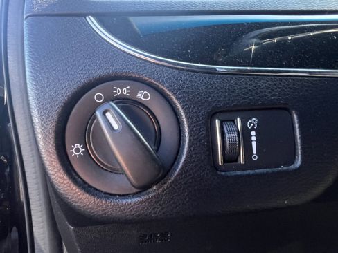 Used 2017 Dodge Grand Caravan SE image 18