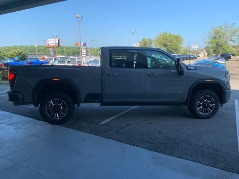 Used 2024 GMC Sierra 2500 AT4 w/ AT4 Premium Plus Package AWD/4WD image 4