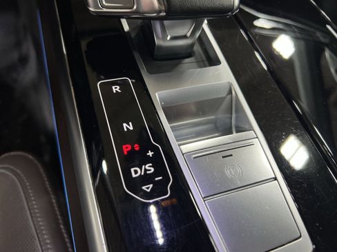 Used 2021 Audi A8 L 4.0T w/ Luxury Package image 34