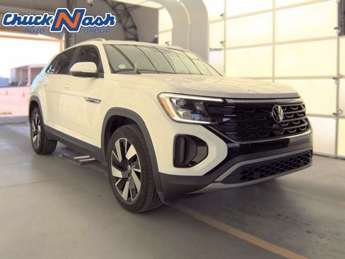 Used 2025 Volkswagen Atlas Cross Sport SE FWD image 1