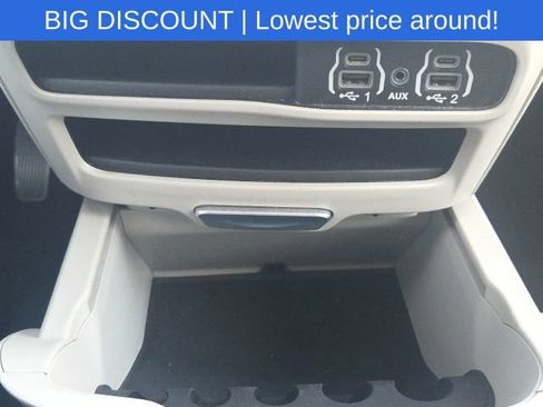 Used 2023 Chrysler Pacifica Touring-L FWD image 38