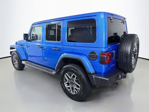 Used 2025 Jeep Wrangler Unlimited Sahara AWD/4WD image 5