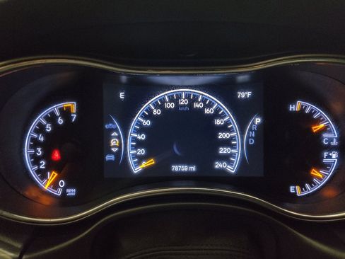 Used 2019 Jeep Grand Cherokee Laredo AWD/4WD image 23