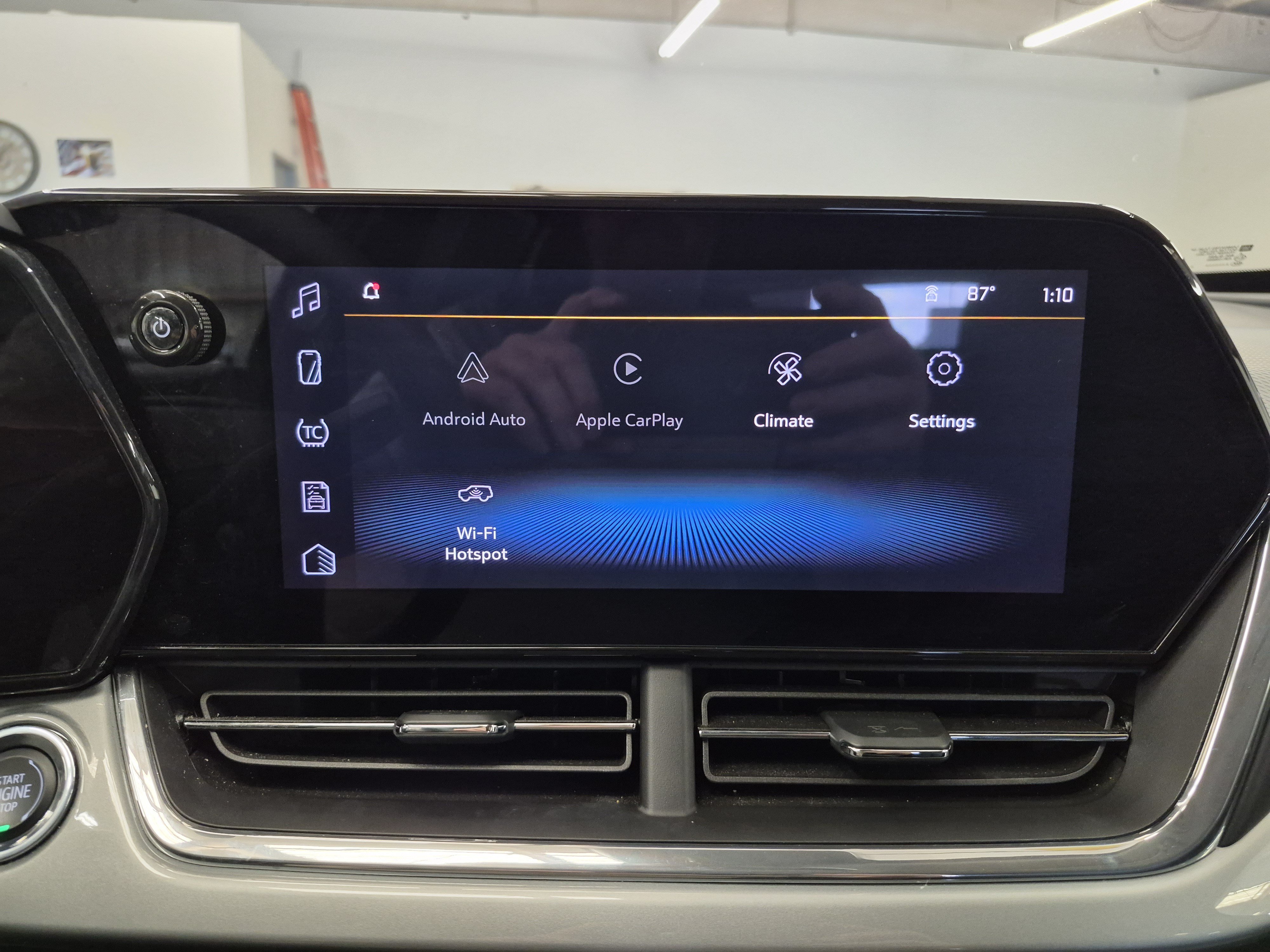 Used 2025 Chevrolet Trax LT FWD image 28