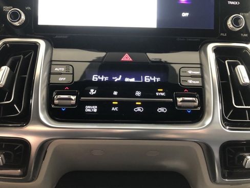 Used 2023 Kia Sorento SX Prestige image 32