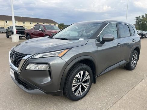 Used 2023 Nissan Rogue SV image 9