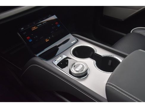 Certified 2026 Cadillac Vistiq Platinum image 37