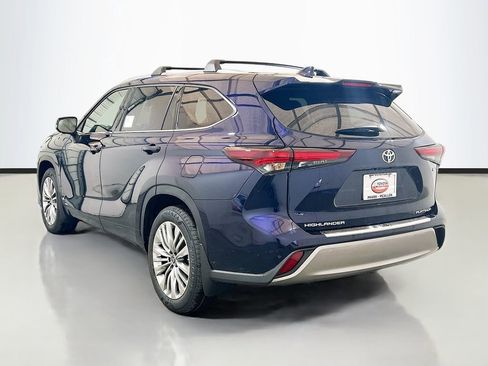 New 2026 Toyota Highlander Platinum image 6