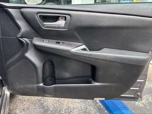 Used 2015 Toyota Camry SE FWD image 50