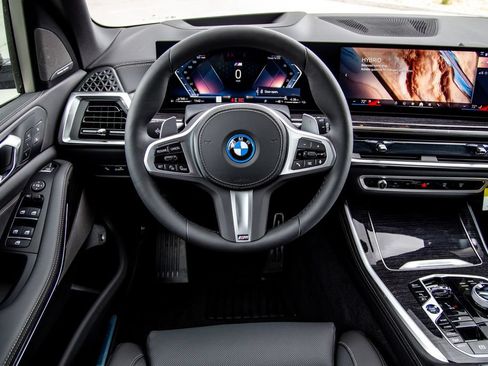 New 2026 BMW X5 xDrive50e w/ Executive Package AWD/4WD image 11