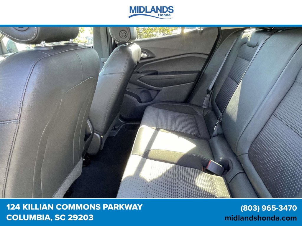 Used 2025 Chevrolet Trax LT FWD image 11