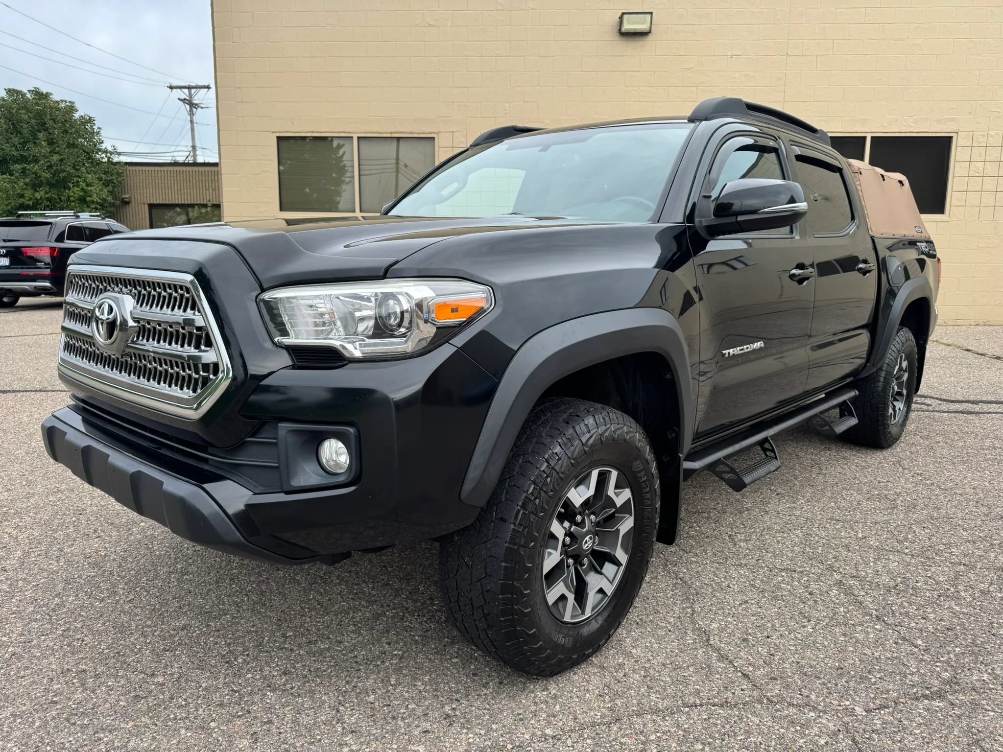 Used 2017 Toyota Tacoma TRD Off-Road AWD/4WD image 3