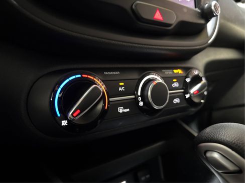 Used 2023 Kia Soul LX w/ LX Technology Package FWD image 21