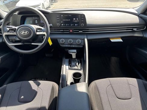 New 2026 Hyundai Elantra SE FWD image 4