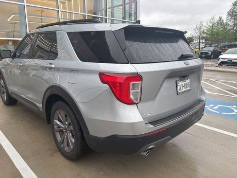 Used 2023 Ford Explorer XLT w/ Equipment Group 202A image 6