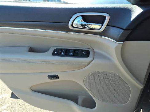 Used 2016 Jeep Grand Cherokee Limited image 19