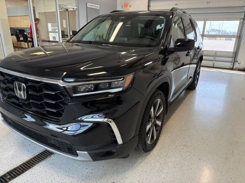 Used 2023 Honda Pilot Touring image 6