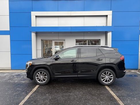 Used 2023 GMC Terrain SLT image 4