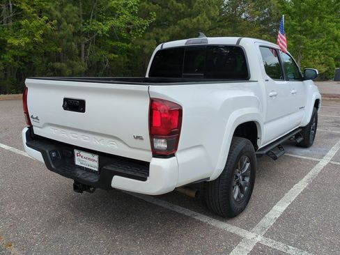 Used 2023 Toyota Tacoma SR5 w/ Technology Package AWD/4WD image 4