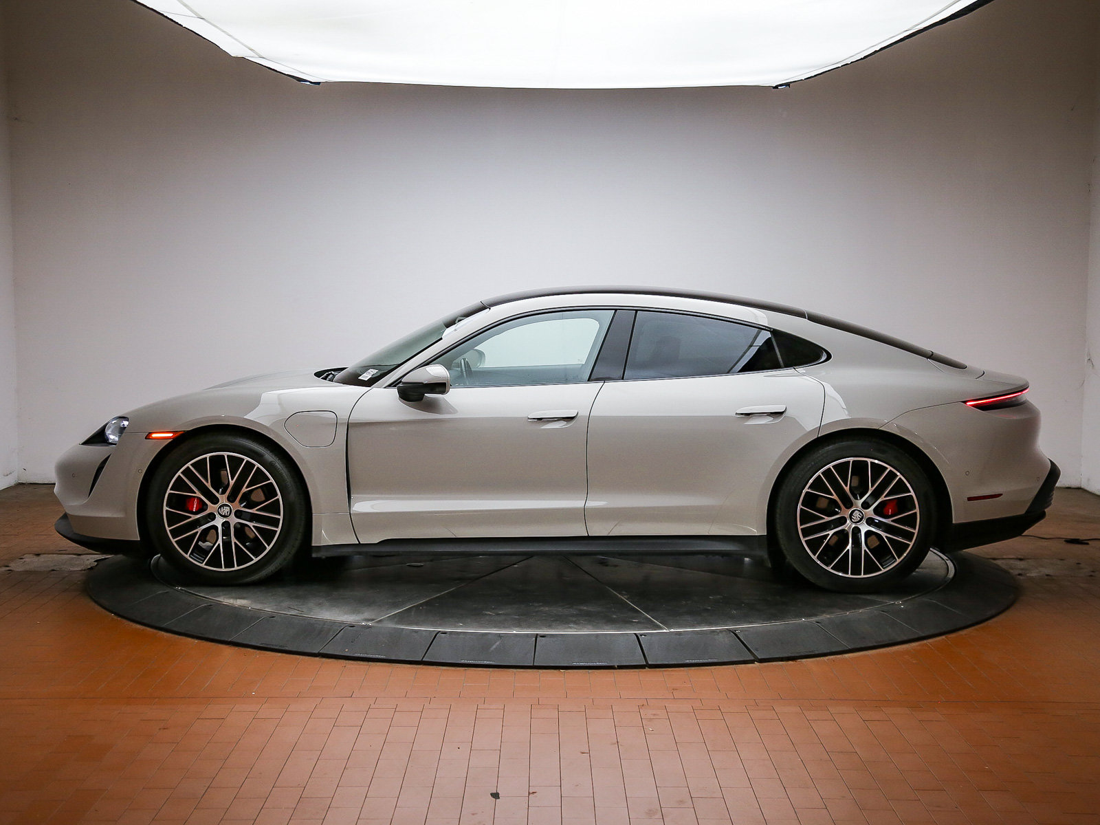 Certified 2022 Porsche Taycan 4S AWD/4WD image 2