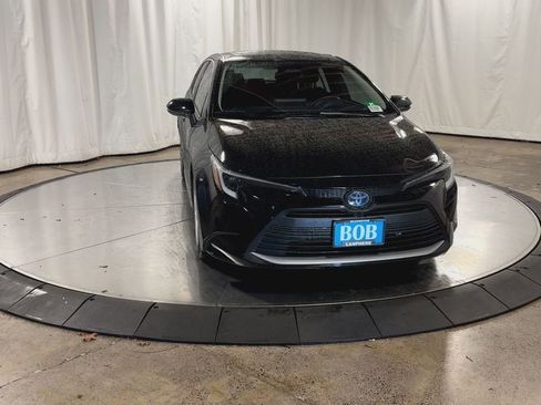 Used 2024 Toyota Corolla XLE image 4