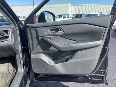 Used 2026 Nissan Rogue SV image 9