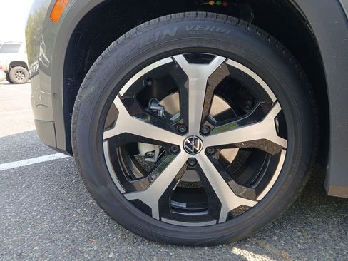 New 2026 Volkswagen Tiguan SE image 26