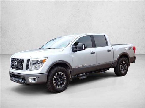 Used 2018 Nissan Titan PRO-4X w/ Pro-4x Convenience Package AWD/4WD image 6