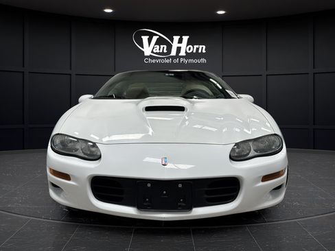 Used 2000 Chevrolet Camaro Z28 w/ SS Performance/Appearance Pkg RWD image 4