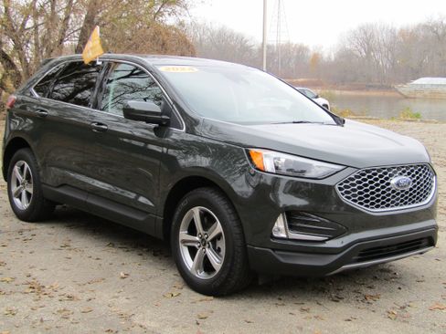 Certified 2024 Ford Edge SEL w/ Convenience Package image 6