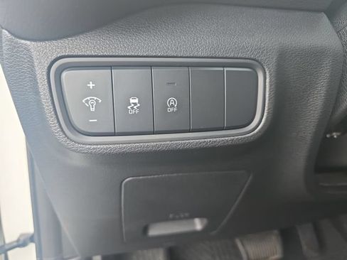 Used 2025 Kia Soul LX w/ LX Technology Package FWD image 27