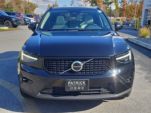 Used 2025 Volvo XC40 B5 Ultra w/ Climate Package image 26