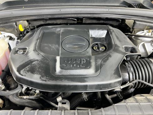 Used 2022 Jeep Grand Cherokee Overland w/ Luxury Tech Group IV AWD/4WD image 30