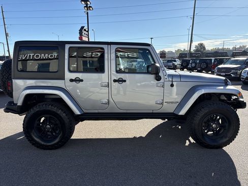 Used 2017 Jeep Wrangler Unlimited Sahara image 6