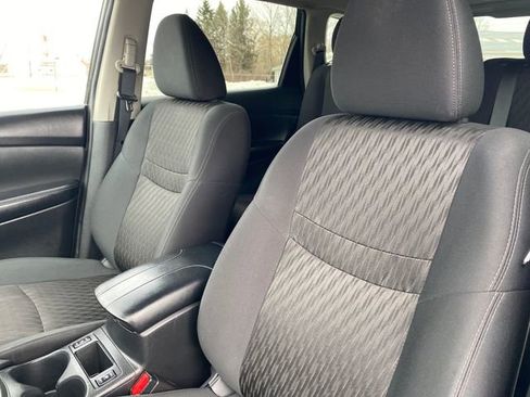 Used 2020 Nissan Rogue SV image 11