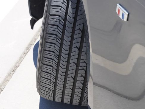 Used 2021 Chevrolet Camaro LT RWD image 5