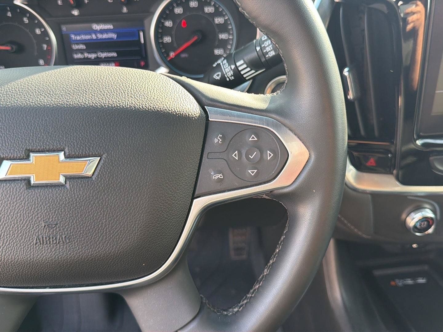Used 2023 Chevrolet Traverse LT FWD image 17