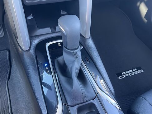 Certified 2024 Toyota Corolla Cross XLE image 26