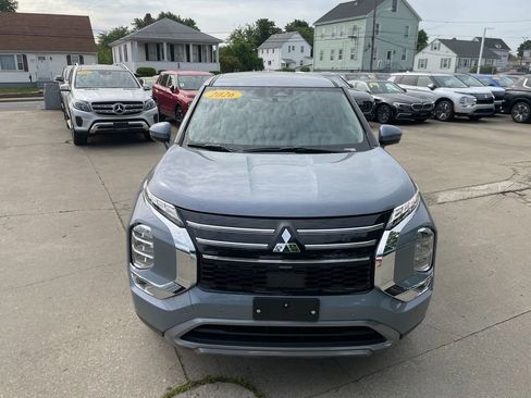 New 2026 Mitsubishi Outlander SE FWD image 3