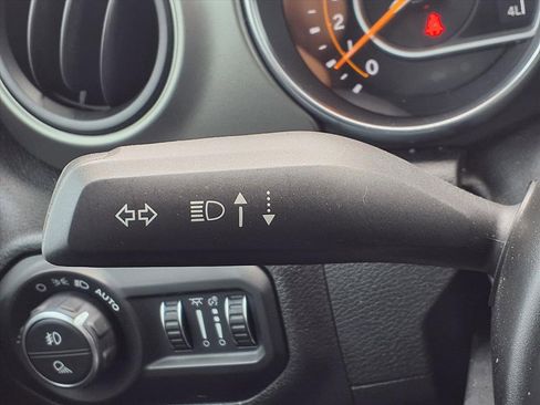 Used 2021 Jeep Gladiator Sport image 13