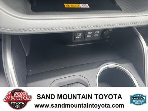 Used 2023 Toyota Highlander XLE FWD image 23