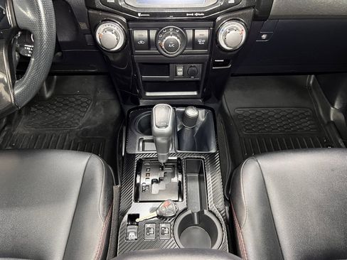 Used 2018 Toyota 4Runner TRD Off-Road Premium image 25