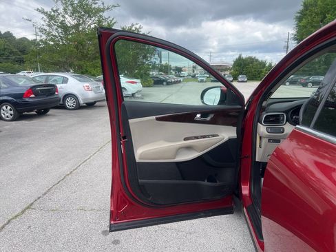 Used 2016 Kia Sorento FWD image 9