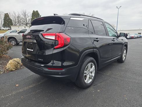 Used 2022 GMC Terrain SLE w/ Driver Convenience Package image 3